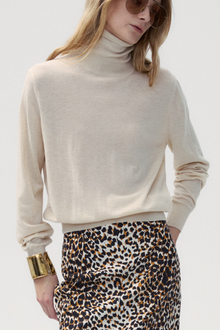 Silk & Cashmere blend Turtleneck Sweater Pull Over - Cream