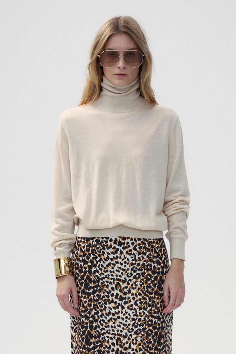 Silk & Cashmere blend Turtleneck Sweater Pull Over - Cream