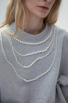 “Sweatshirt Is Also Elegant” Multi-layered Pearl Necklace Sweatshirt