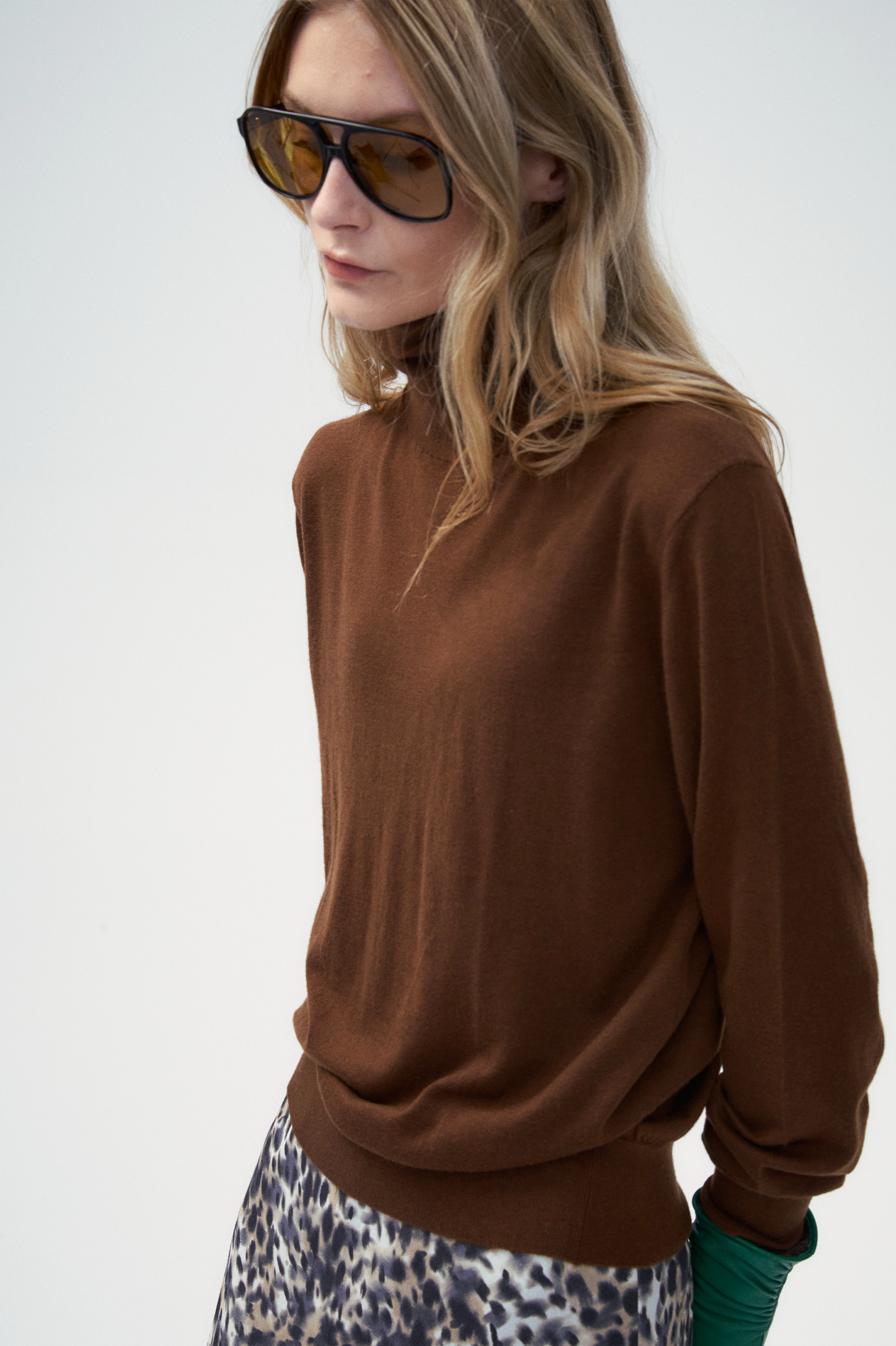 Silk & Cashmere blend Turtleneck Sweater Pull Over - Brown