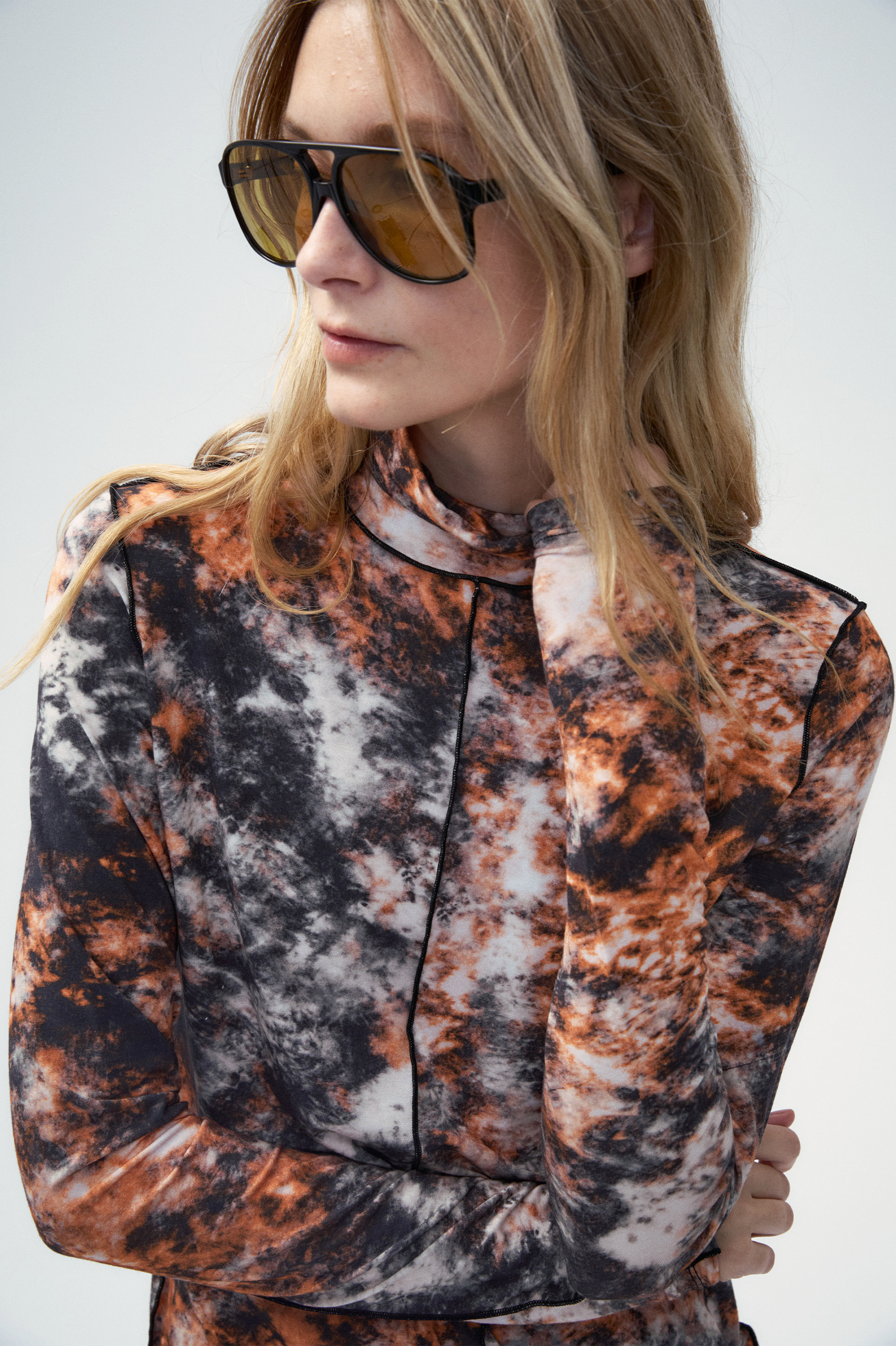 Tie-dye Contrast Patchwork Turtleneck T-shirt